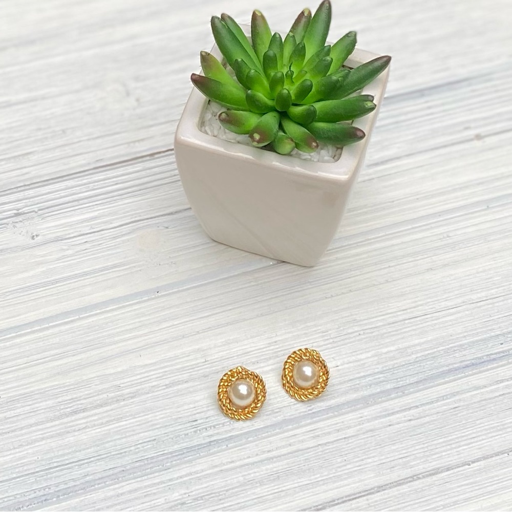 VTG Faux Pear post style earrings